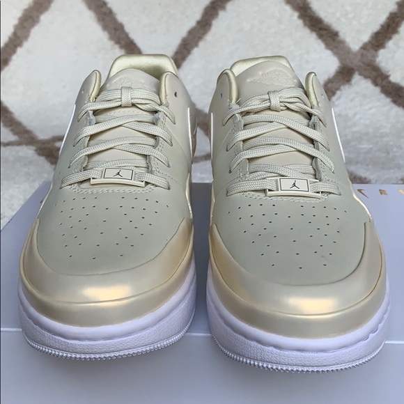 NIKE W AJ 1 JESTER XX LOW LACED SE FOSSIL-WHITE - Picture 8 of 16